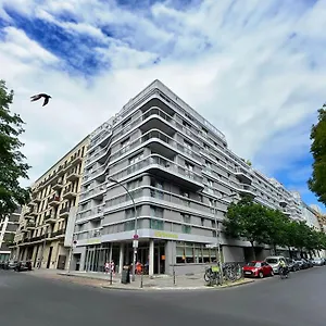 grimms.find-berlin-hotels.com/